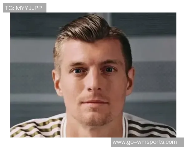 克罗斯足球鞋的魅力与性能解析助你在球场上尽显风采